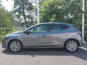 Used Renault Clio 2023 for sale - 78735798: Photo