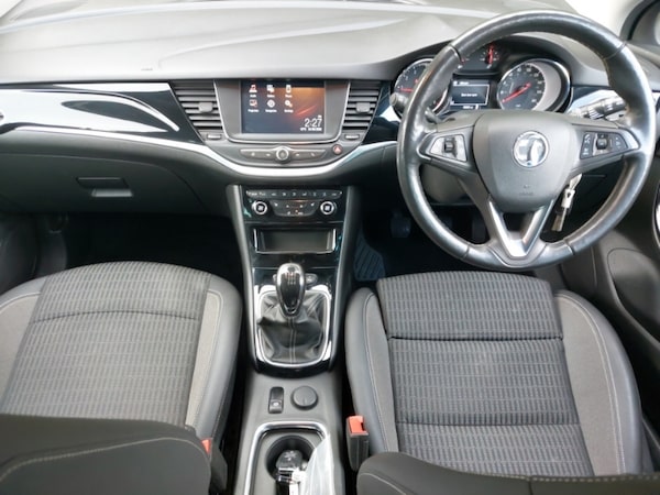 Used Vauxhall Astra 2021 for sale - 76288982: Photo 2