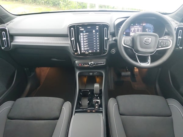 Used Volvo XC40 2025 for sale - 76325185: Photo 2