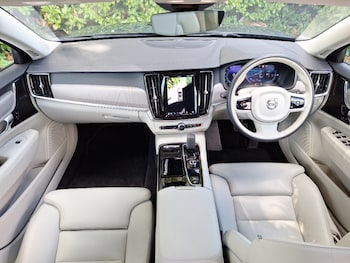 Used Volvo V90 2025 for sale - 79397304: Photo