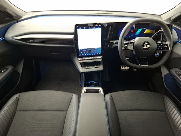 Used Renault Scenic E-Tech 2024 for sale - 76145288: Photo 2