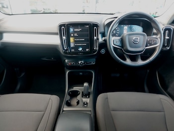 Used Volvo XC40 2020 for sale - 76129644: Photo 2