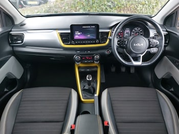 Used Kia Stonic 2023 for sale - 78567352: Photo