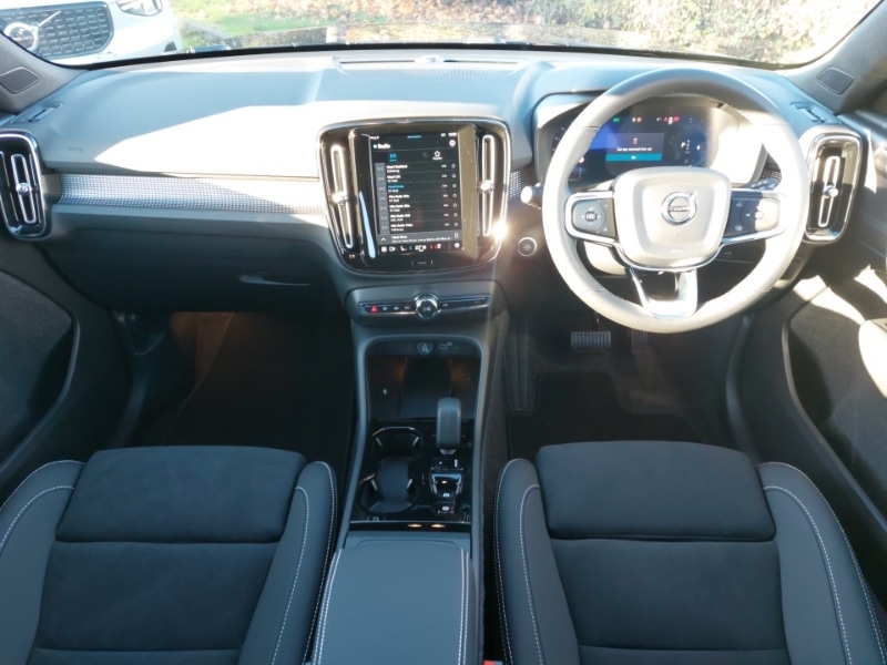 Used Volvo XC40 2025 for sale - 76967367: Photo 2