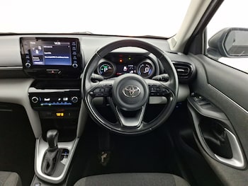 Used Toyota Yaris Cross 2022 for sale - 77043881: Photo
