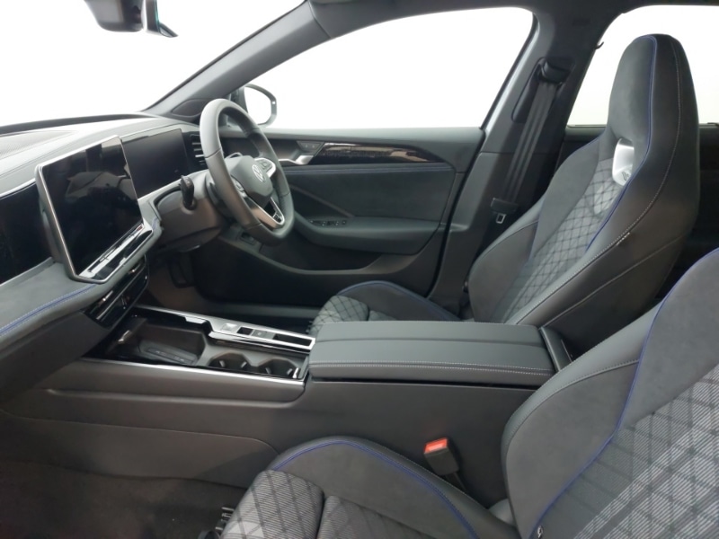 Used Volkswagen Passat 2025 for sale - 76894139: Photo 5