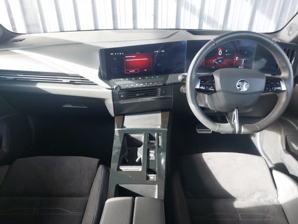 Used Vauxhall Astra 2024 for sale - 76237673: Photo 2