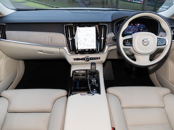 Used Volvo V90 2025 for sale - 77380429: Photo