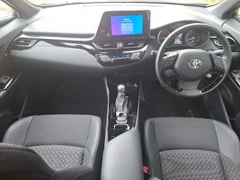 Used Toyota C-HR 2023 for sale - 78960533: Photo