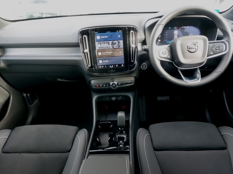 Used Volvo XC40 2025 for sale - 78032427: Photo 2