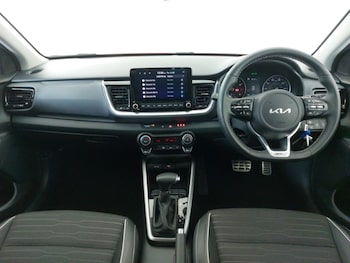 Used Kia Stonic 2024 for sale - 76225530: Photo 2
