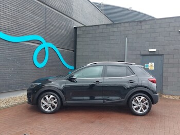 Used Kia Stonic 2023 for sale - 77670034: Photo