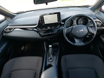 Used Toyota C-HR 2023 for sale - 77833105: Photo