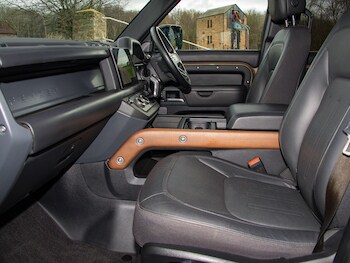 Used Land Rover Defender 2024 for sale - 77817489: Photo