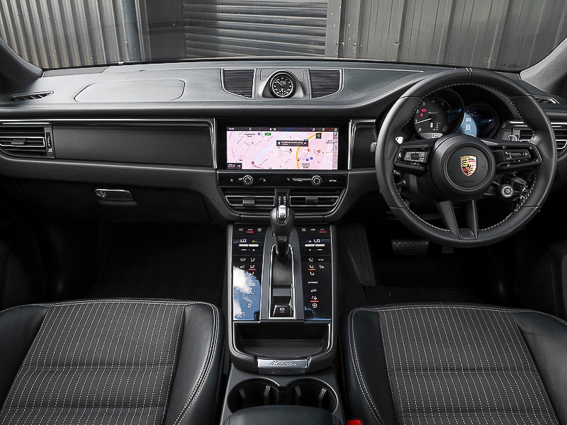 Used Porsche Macan 2022 for sale - 76571815: Photo 2