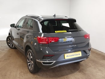 Used Volkswagen T-Roc 2022 for sale - 76254356: Photo