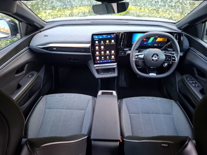Used Renault Megane E Tech 2024 for sale - 77353301: Photo 2