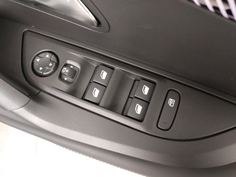Used Peugeot 2008 2025 for sale - 76778953: Photo 11