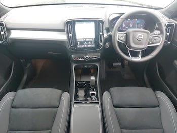 Used Volvo XC40 2025 for sale - 76325199: Photo 2
