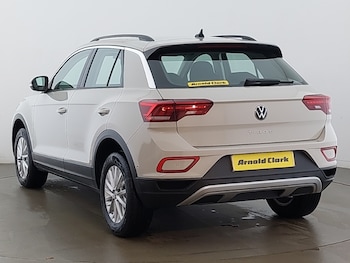 Used Volkswagen T-Roc 2023 for sale - 77338738: Photo