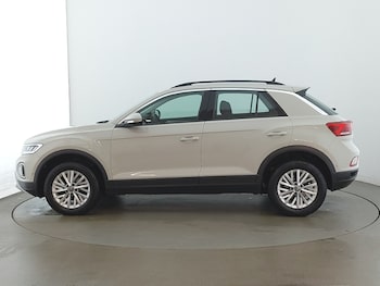 Used Volkswagen T-Roc 2023 for sale - 77338738: Photo