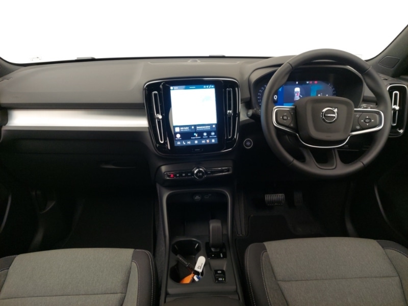 Used Volvo XC40 2025 for sale - 77518668: Photo 2