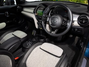 Used MINI Hatch 2021 for sale - 78746996: Photo
