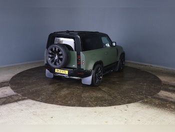 Used Land Rover Defender 2021 for sale - 76986123: Photo