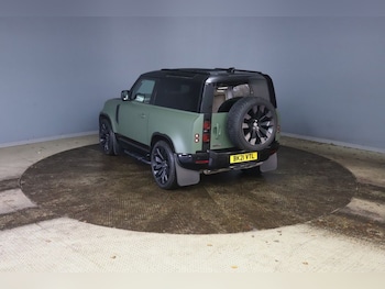 Used Land Rover Defender 2021 for sale - 76986123: Photo