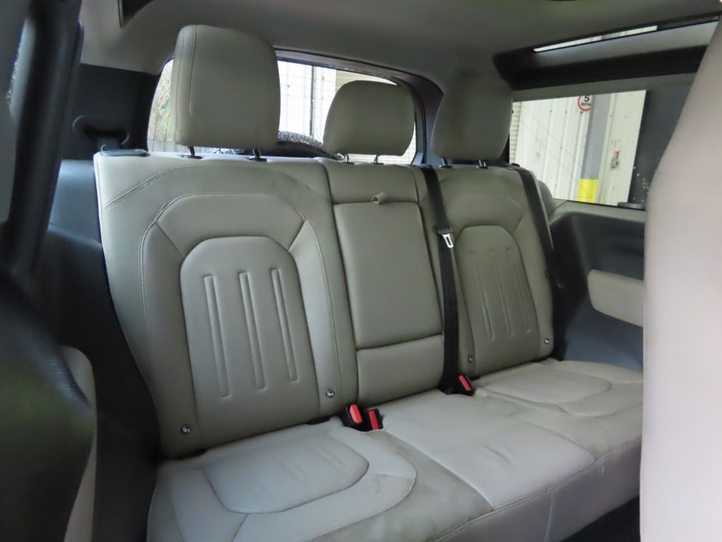 Used Land Rover Defender 2021 for sale - 76986123: Photo 9