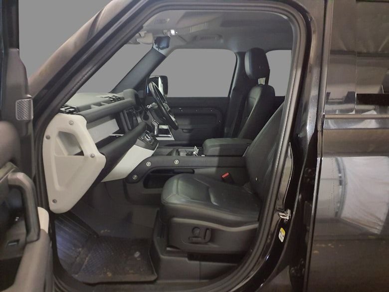 Used Land Rover Defender 2021 for sale - 76547005: Photo 5