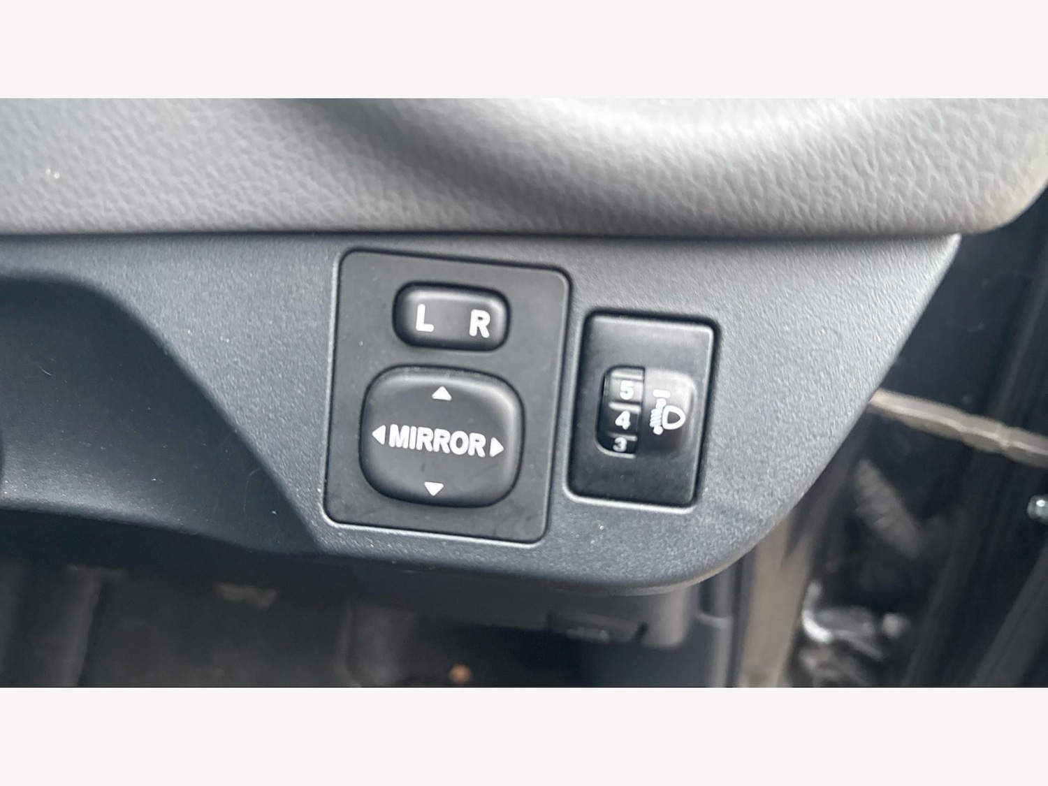 Used Toyota Yaris 2020 for sale - 76781825: Photo 32