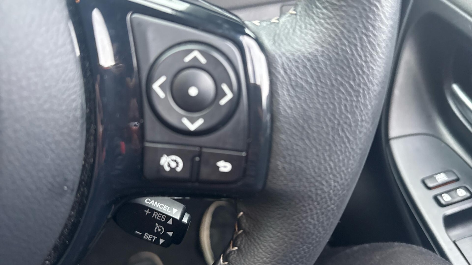 Used Toyota Yaris 2020 for sale - 76781825: Photo 33