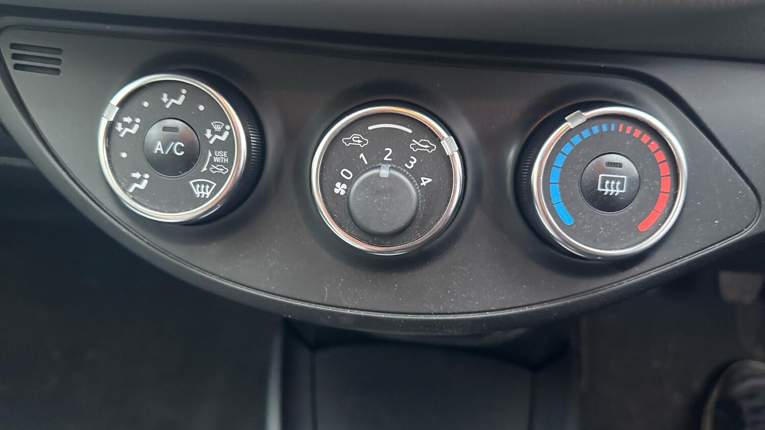 Used Toyota Yaris 2020 for sale - 76781825: Photo 35