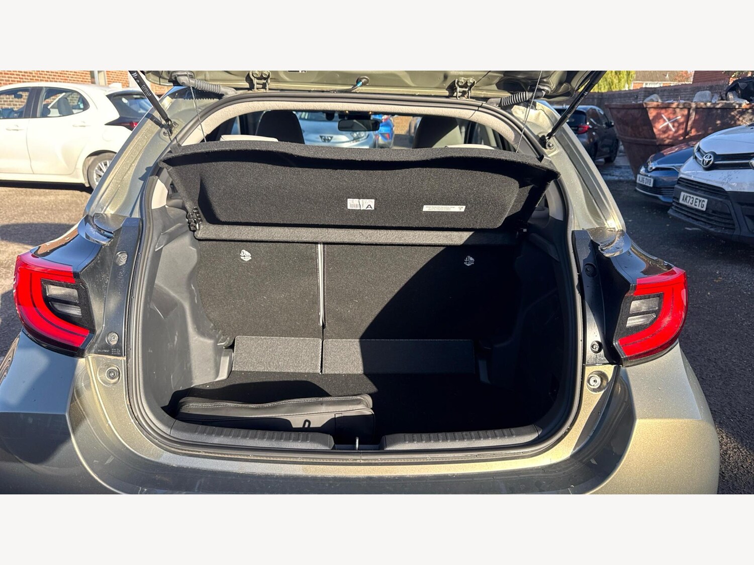 Used Toyota Yaris for sale - 76499833: Photo 16