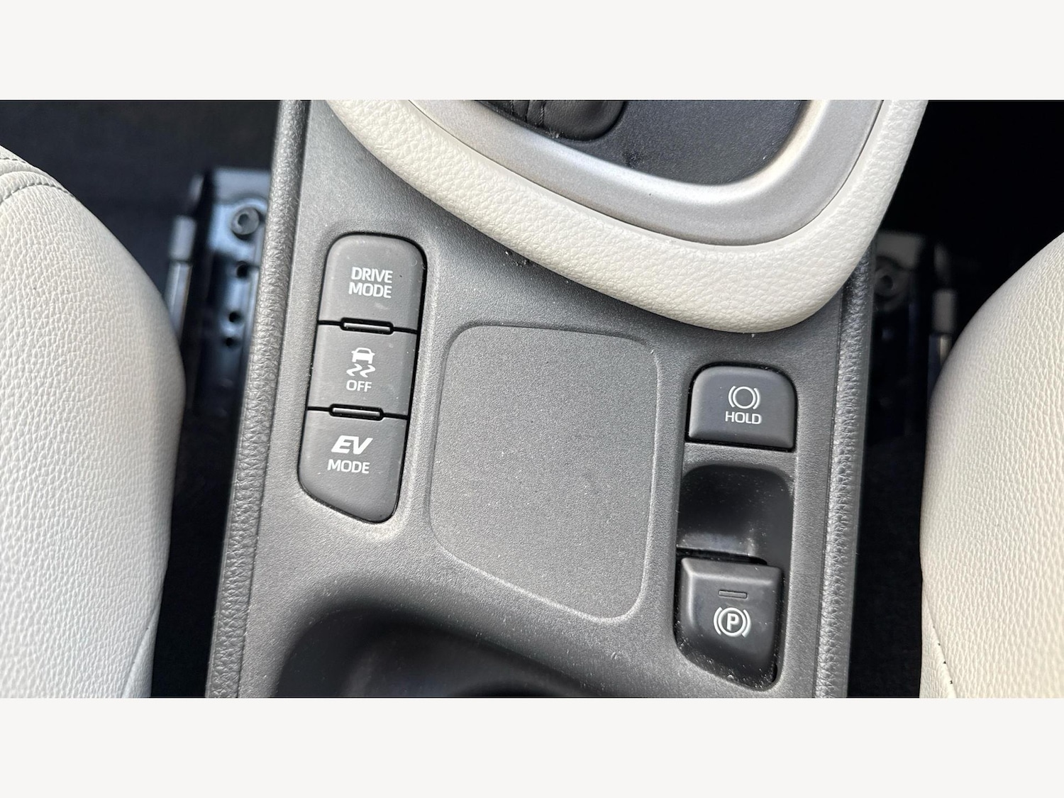 Used Toyota Yaris 2022 for sale - 77120533: Photo 29