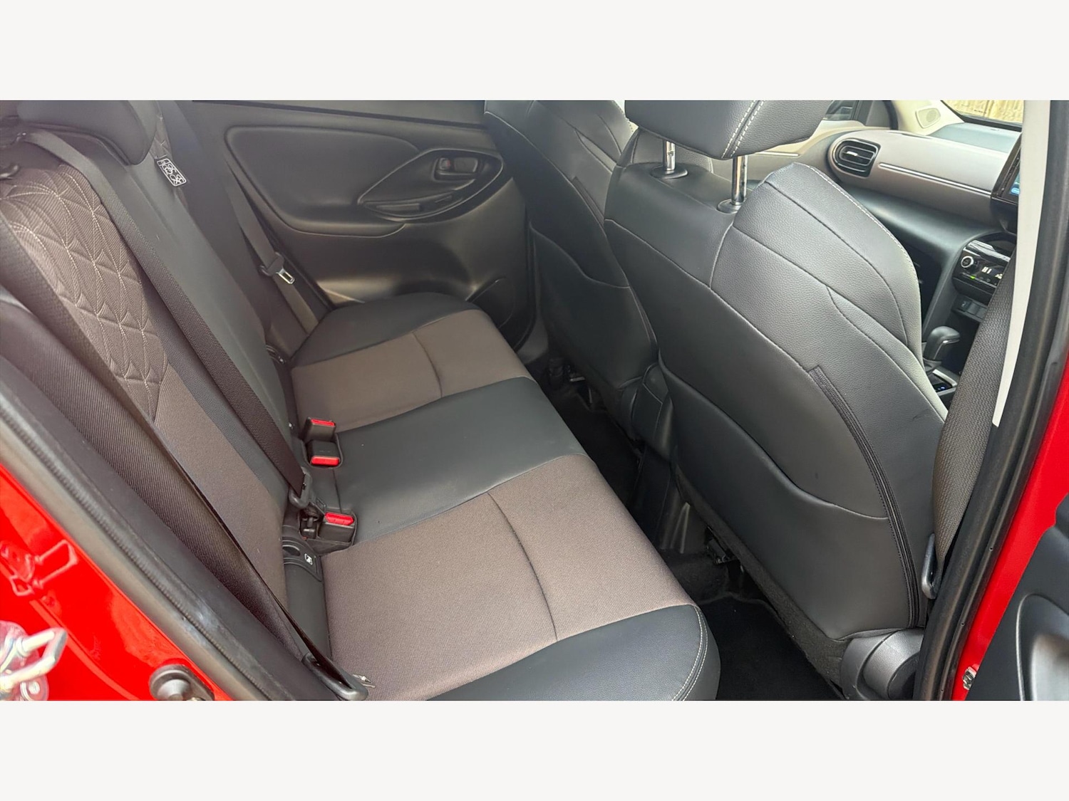 Used Toyota Yaris Cross 2024 for sale - 76942408: Photo 14
