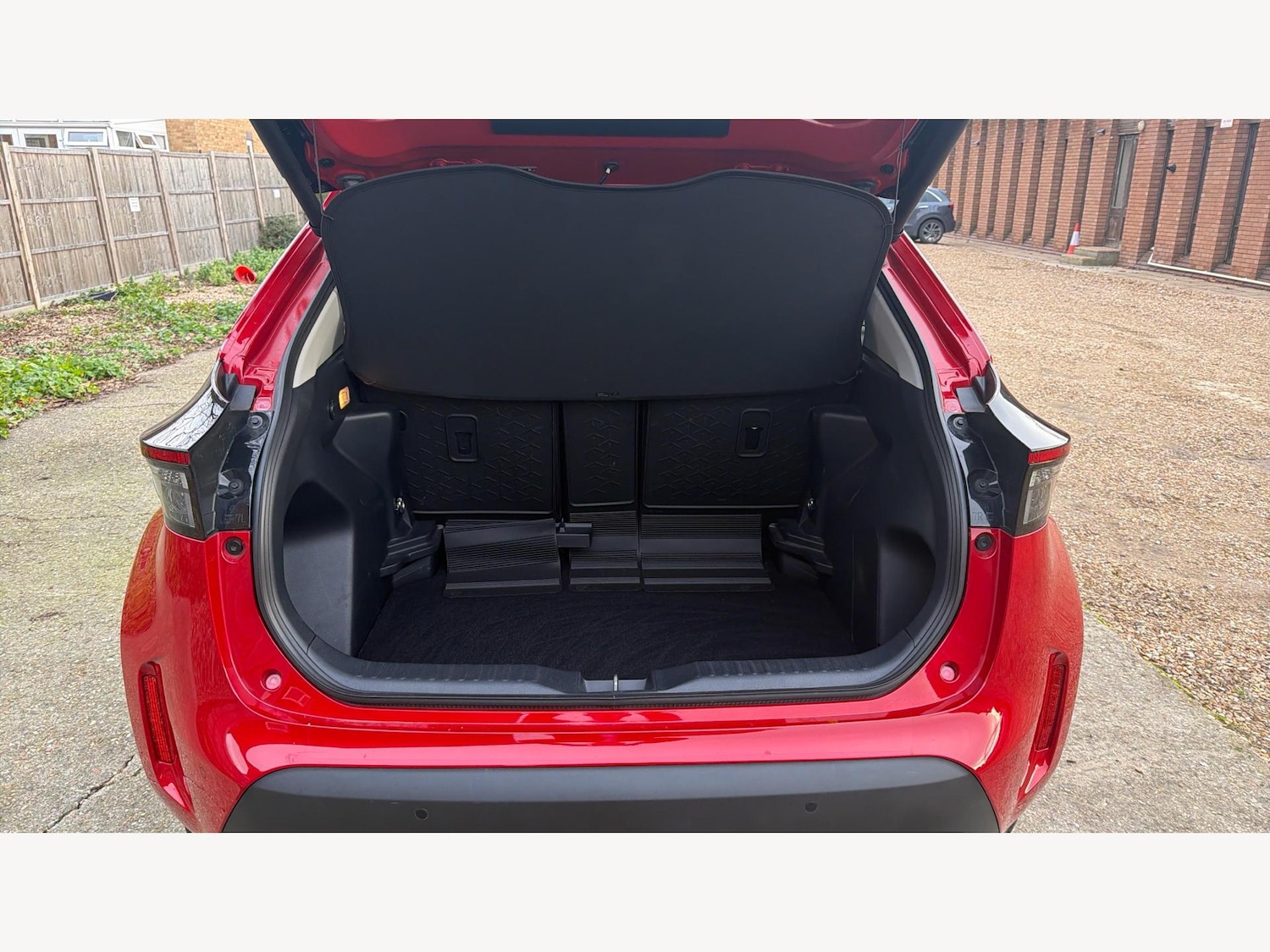 Used Toyota Yaris Cross 2024 for sale - 76942408: Photo 16