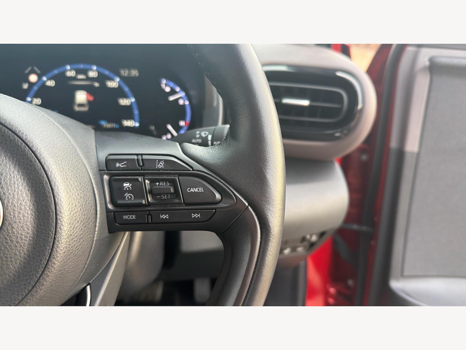 Used Toyota Yaris Cross 2024 for sale - 76942408: Photo 23