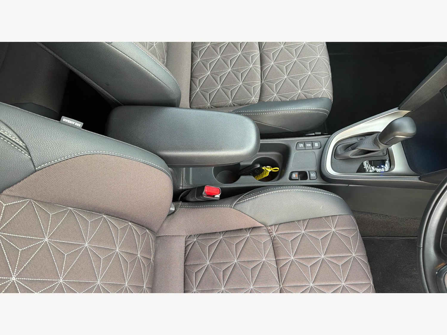 Used Toyota Yaris Cross 2024 for sale - 76942408: Photo 30