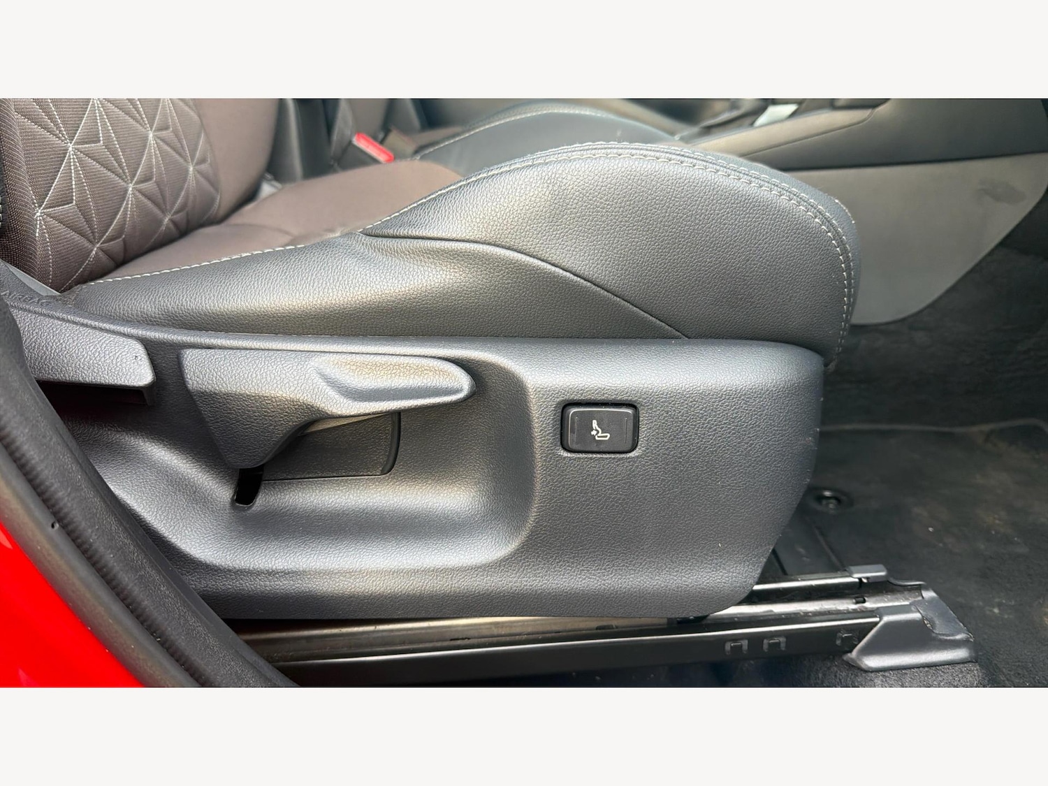 Used Toyota Yaris Cross 2024 for sale - 76942408: Photo 31