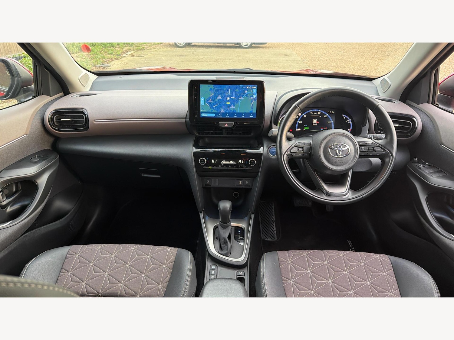 Used Toyota Yaris Cross 2024 for sale - 76942408: Photo 7