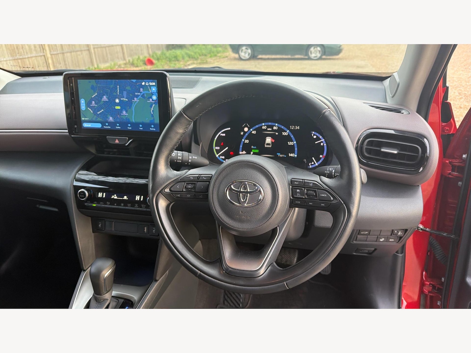 Used Toyota Yaris Cross 2024 for sale - 76942408: Photo 8