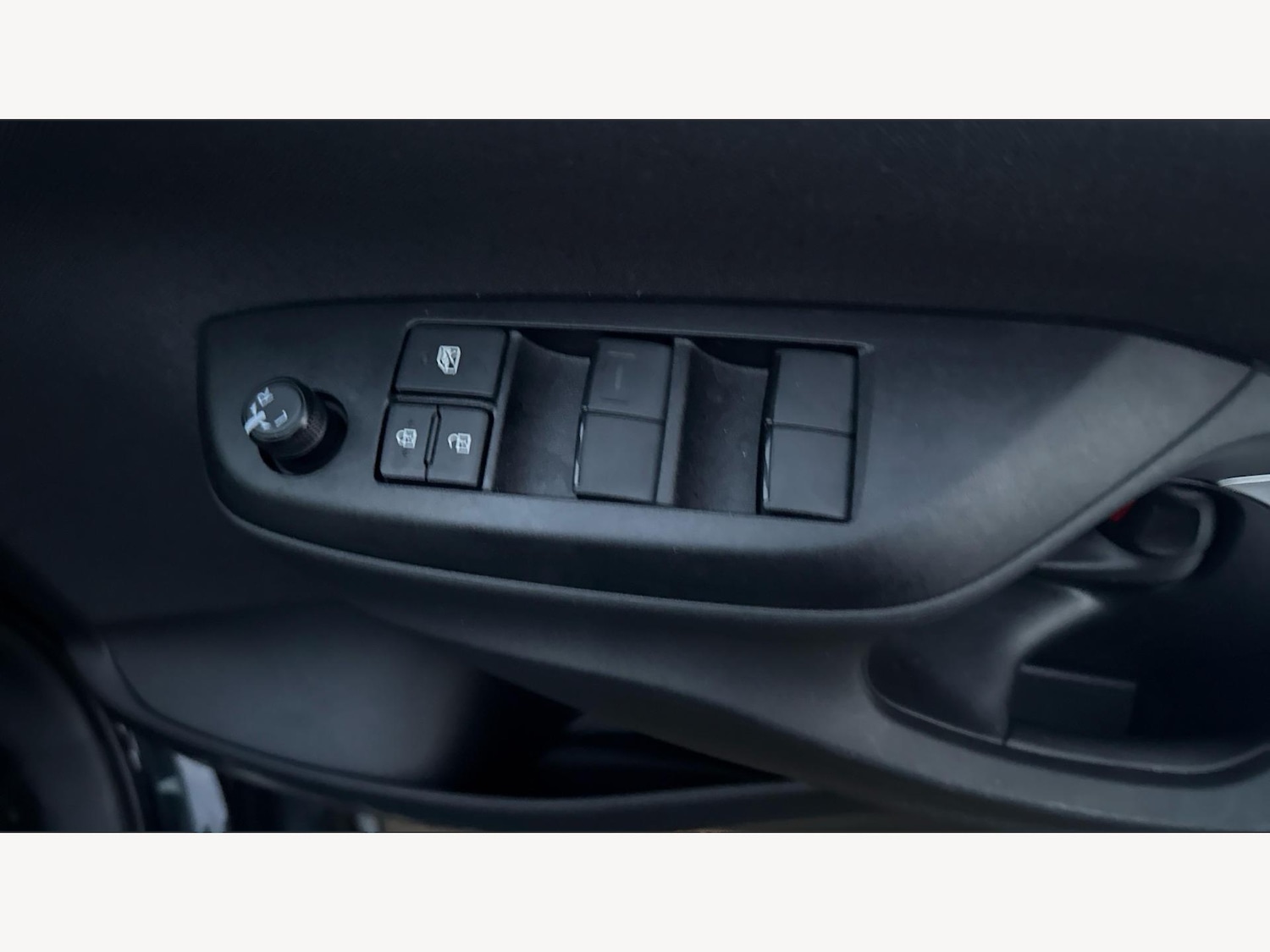 Used Toyota Yaris 2024 for sale - 76942516: Photo 31