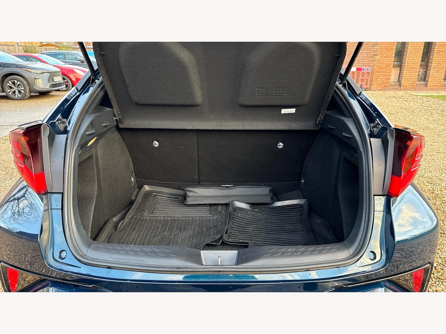 Used Toyota C-HR 2023 for sale - 77254612: Photo 16