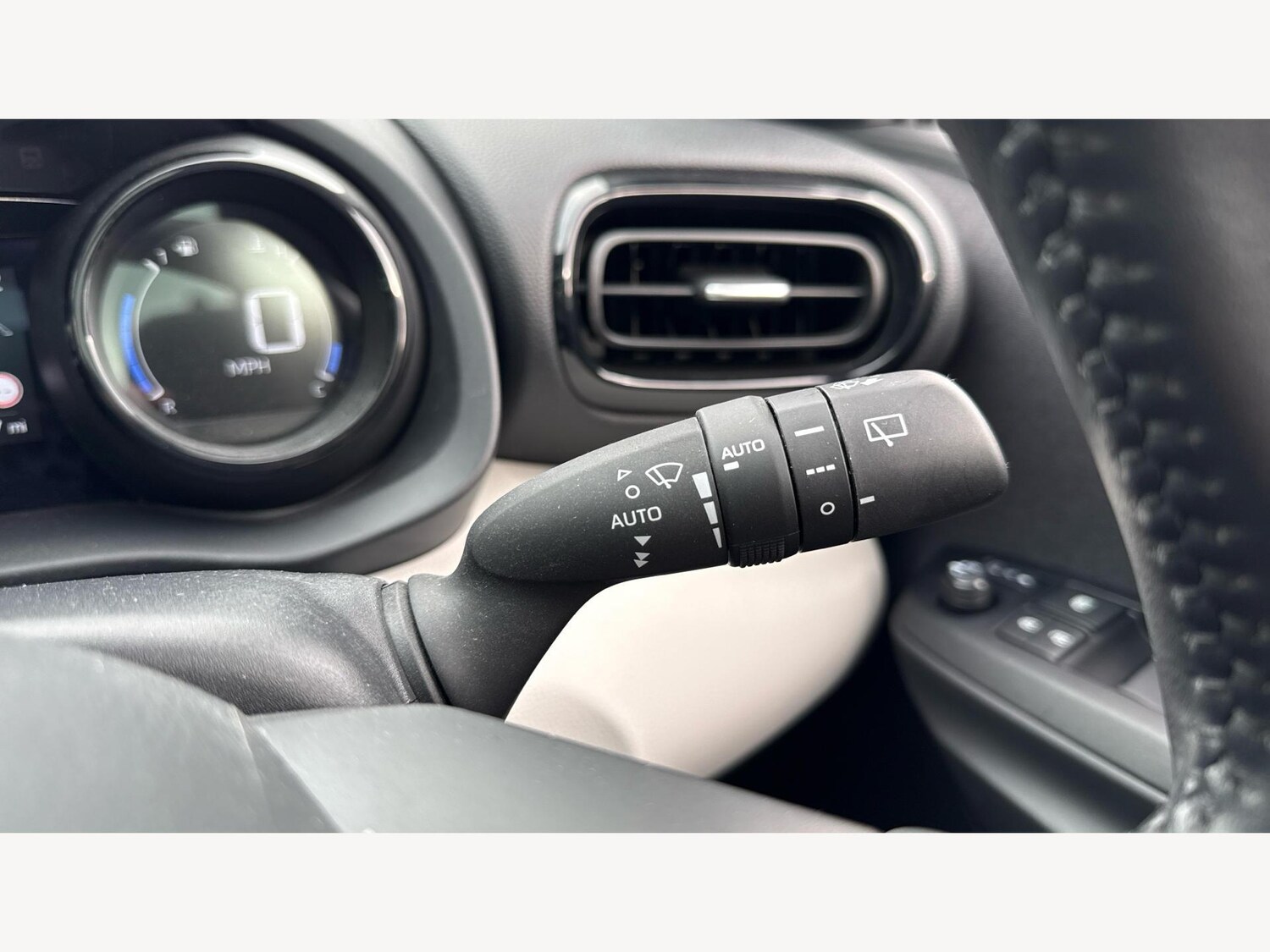 Used Toyota Yaris 2023 for sale - 77574793: Photo 25