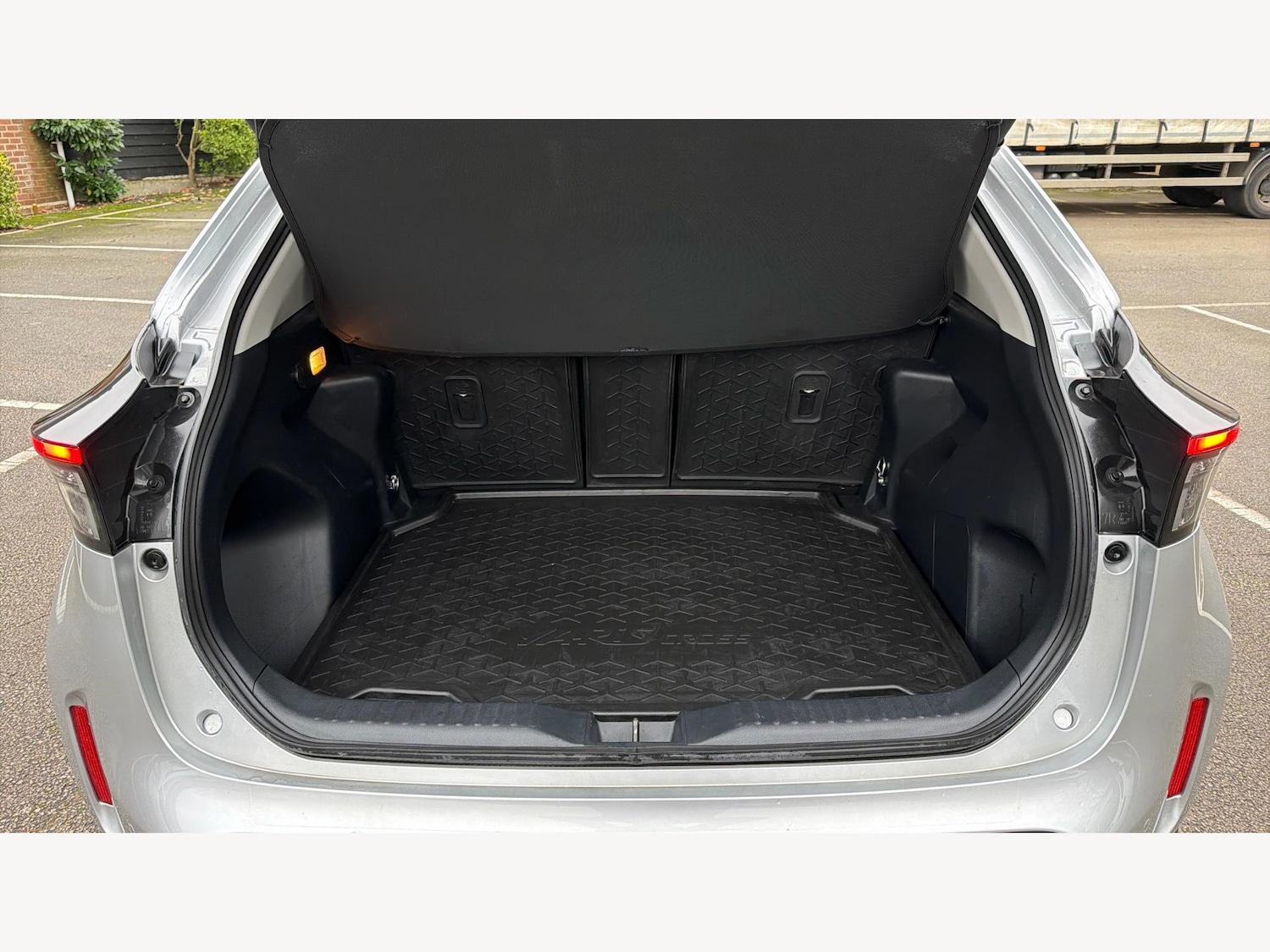 Used Toyota Yaris Cross 2023 for sale - 77057284: Photo 16