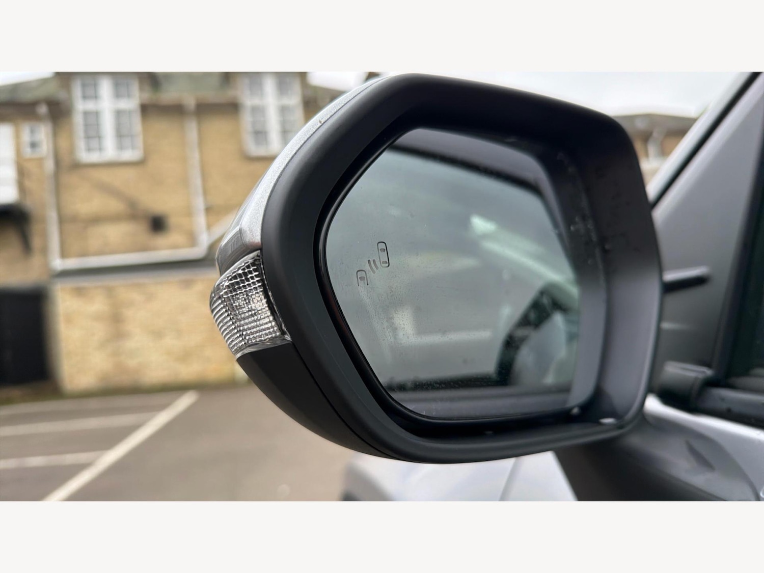 Used Toyota Yaris Cross 2023 for sale - 77057284: Photo 32