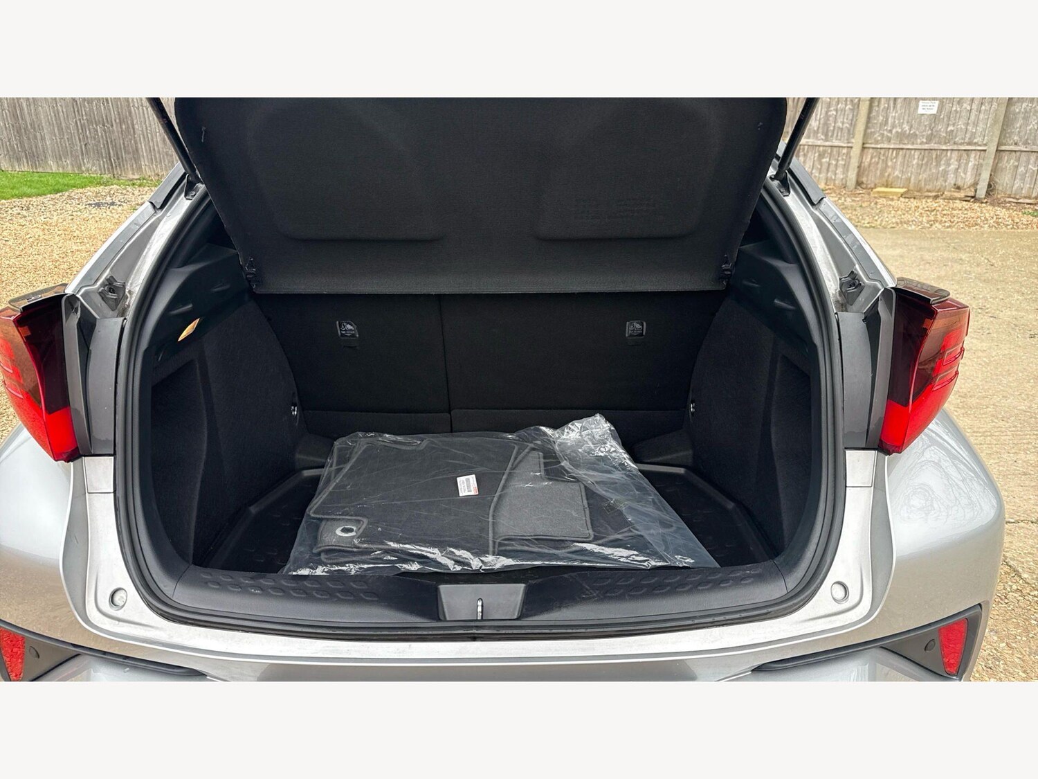 Used Toyota C-HR 2023 for sale - 77925890: Photo 16