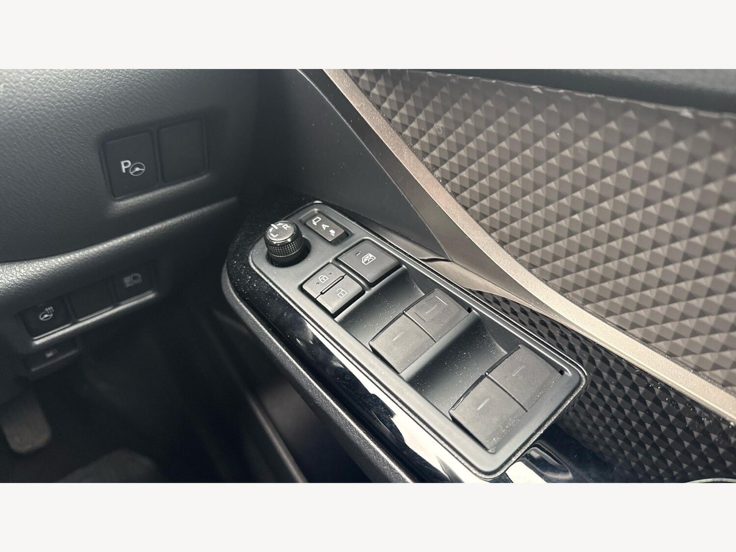 Used Toyota C-HR 2023 for sale - 77925890: Photo 23